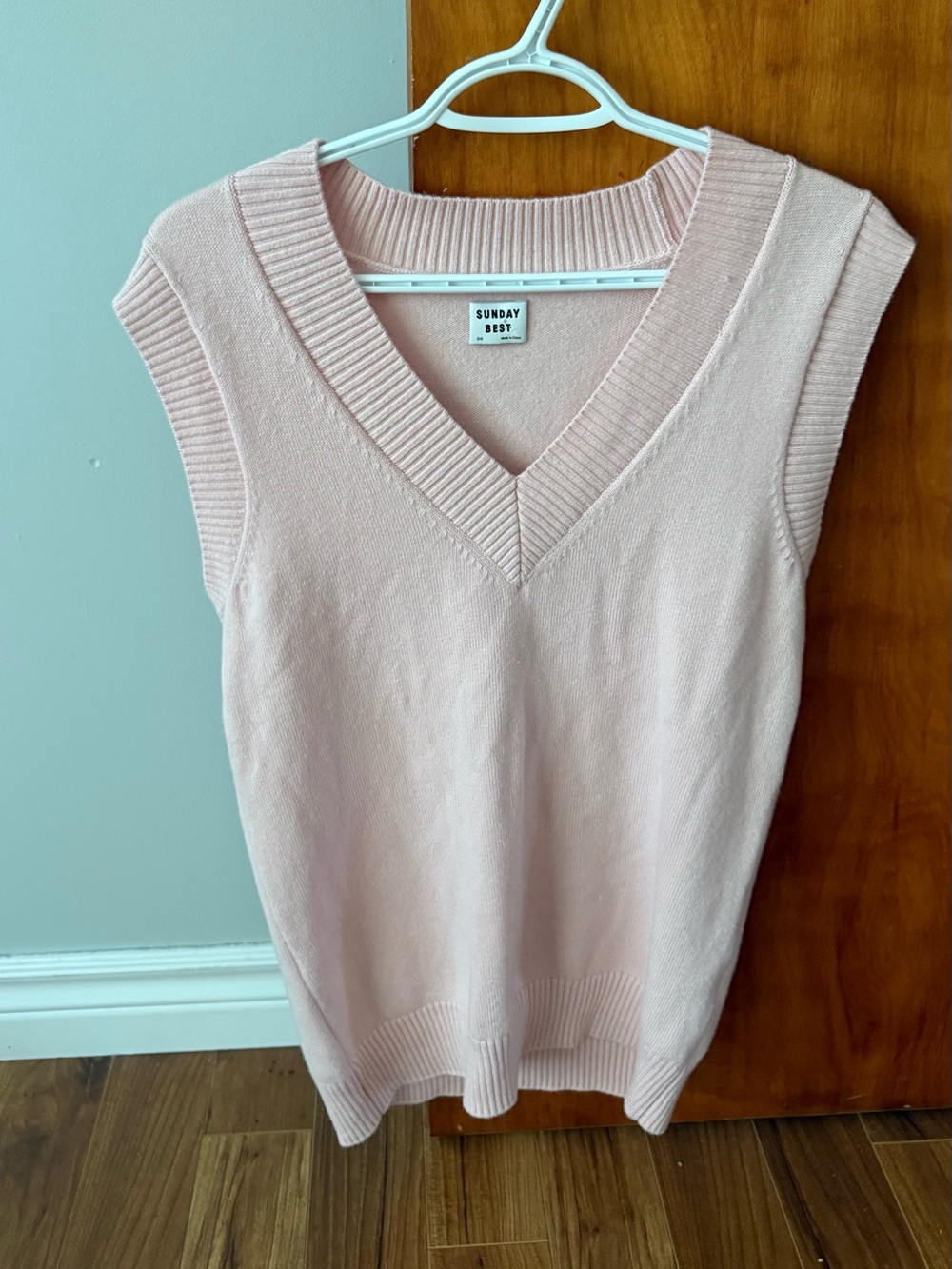 Sunday Best Aritzia Pink Merino Wool V-Neck Sweater Vest Size 2XS